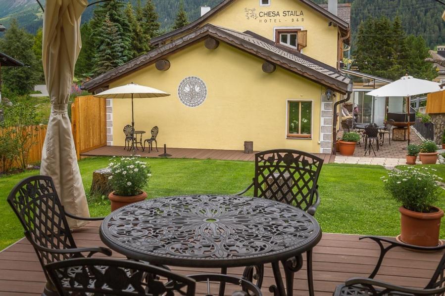 Hotel Chesa Staila La Punt-Chamues-ch Kültér fotó