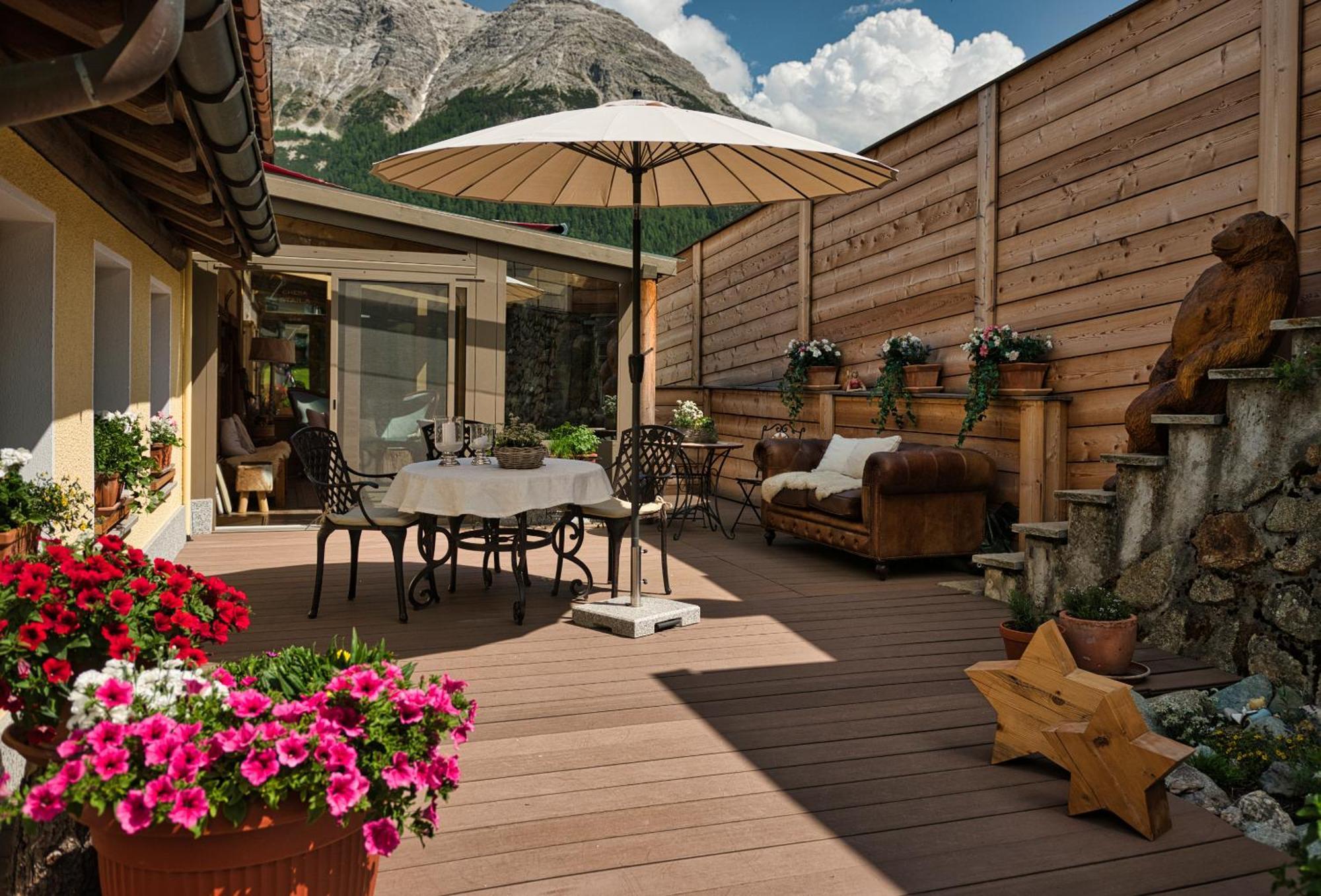 Hotel Chesa Staila La Punt-Chamues-ch Kültér fotó