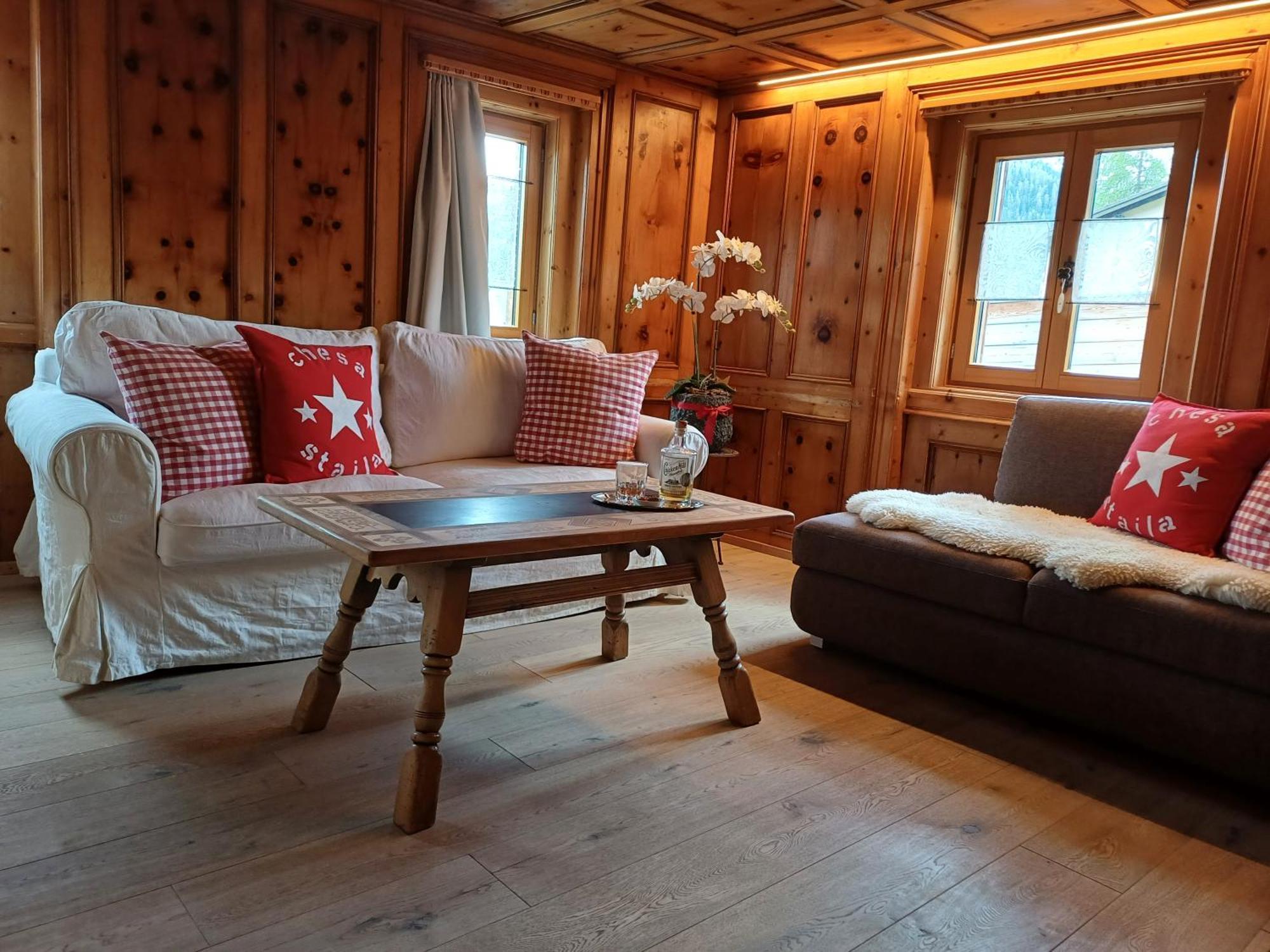 Hotel Chesa Staila La Punt-Chamues-ch Kültér fotó