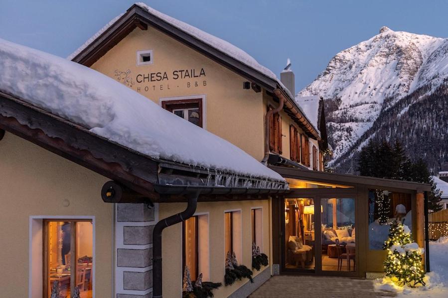 Hotel Chesa Staila La Punt-Chamues-ch Kültér fotó